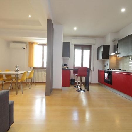 Cozy And Comfy Apartment In Piramide Metro Stop Рим Екстериор снимка